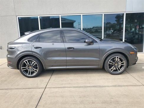 Used 2023 Porsche Cayenne Turbo AWD/4WD image 9
