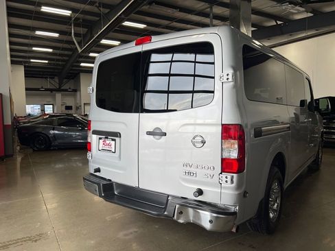 Used 2017 Nissan NV 3500 SV RWD image 31
