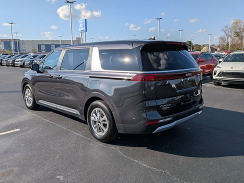 Used 2024 Kia Carnival LX image 5