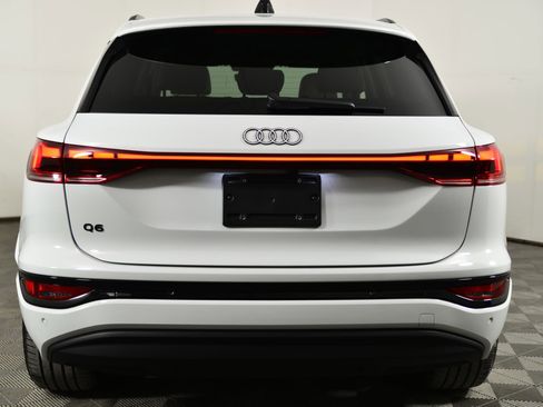 Certified 2025 Audi Q6 e-tron Premium w/ Convenience Package image 8