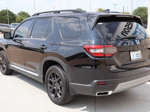 Used 2025 Honda Pilot Touring image 9