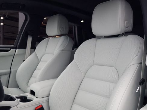 New 2026 Porsche Macan S image 5