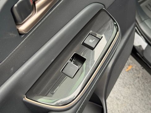 Used 2025 Toyota Crown Signia Limited image 22