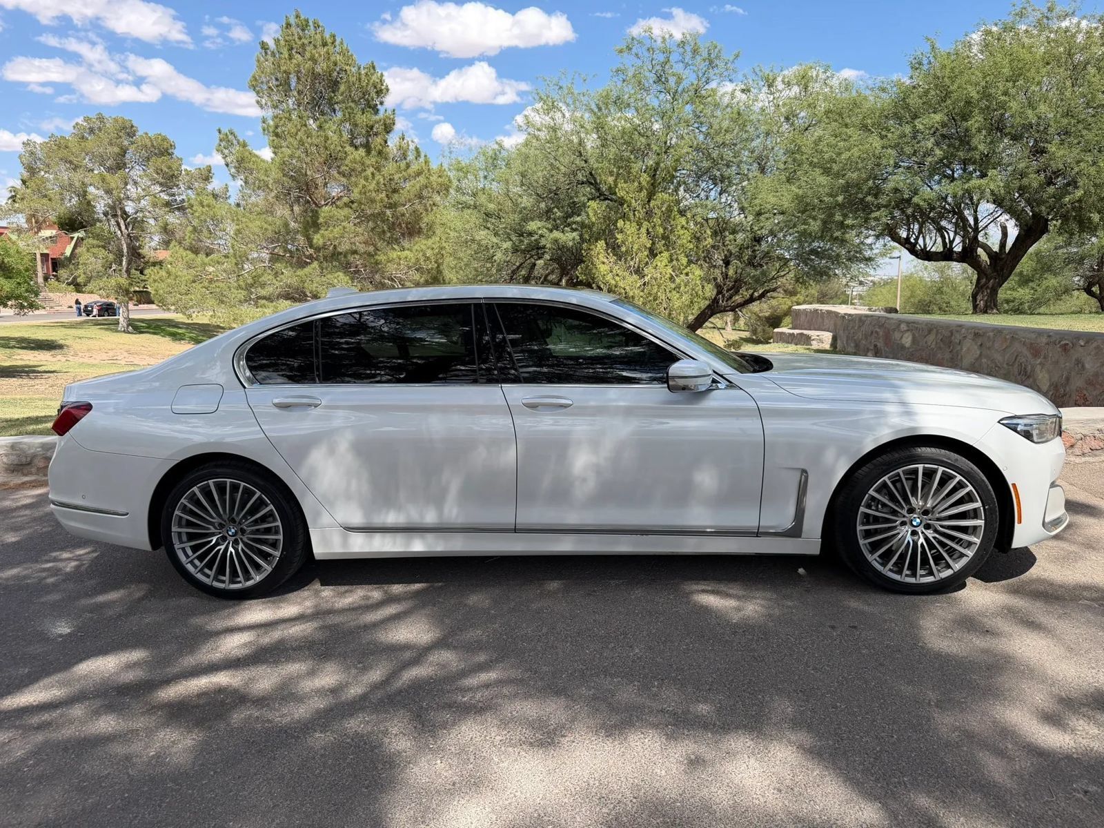 Used 2022 BMW 740i w/ Premium Package RWD image 6