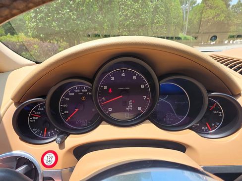 Used 2016 Porsche Cayenne AWD/4WD image 19