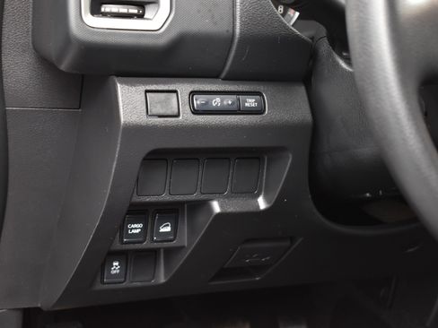 Used 2023 Nissan Frontier SV image 22