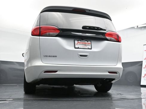 Used 2022 Chrysler Voyager LX image 36