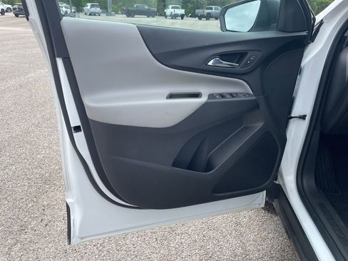 Used 2022 Chevrolet Equinox LS image 11