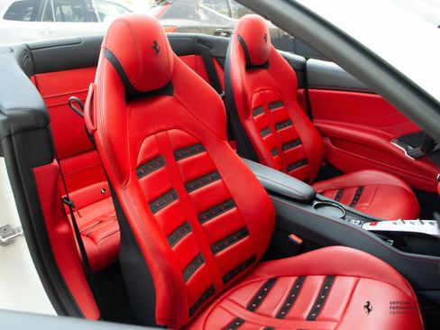 Certified 2015 Ferrari California T image 21