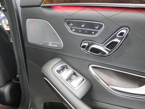 Used 2018 Mercedes-Benz S 560 4MATIC Sedan image 23