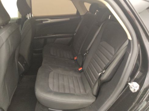 Used 2020 Ford Fusion SE FWD image 18