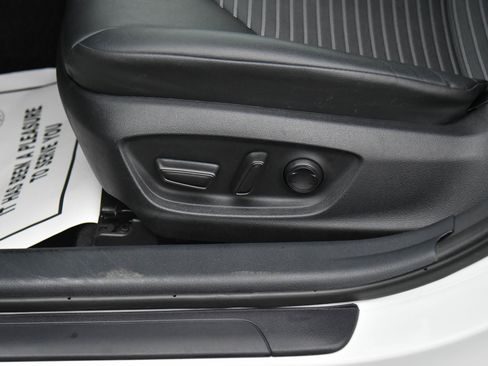 Used 2024 Toyota Camry SE image 17