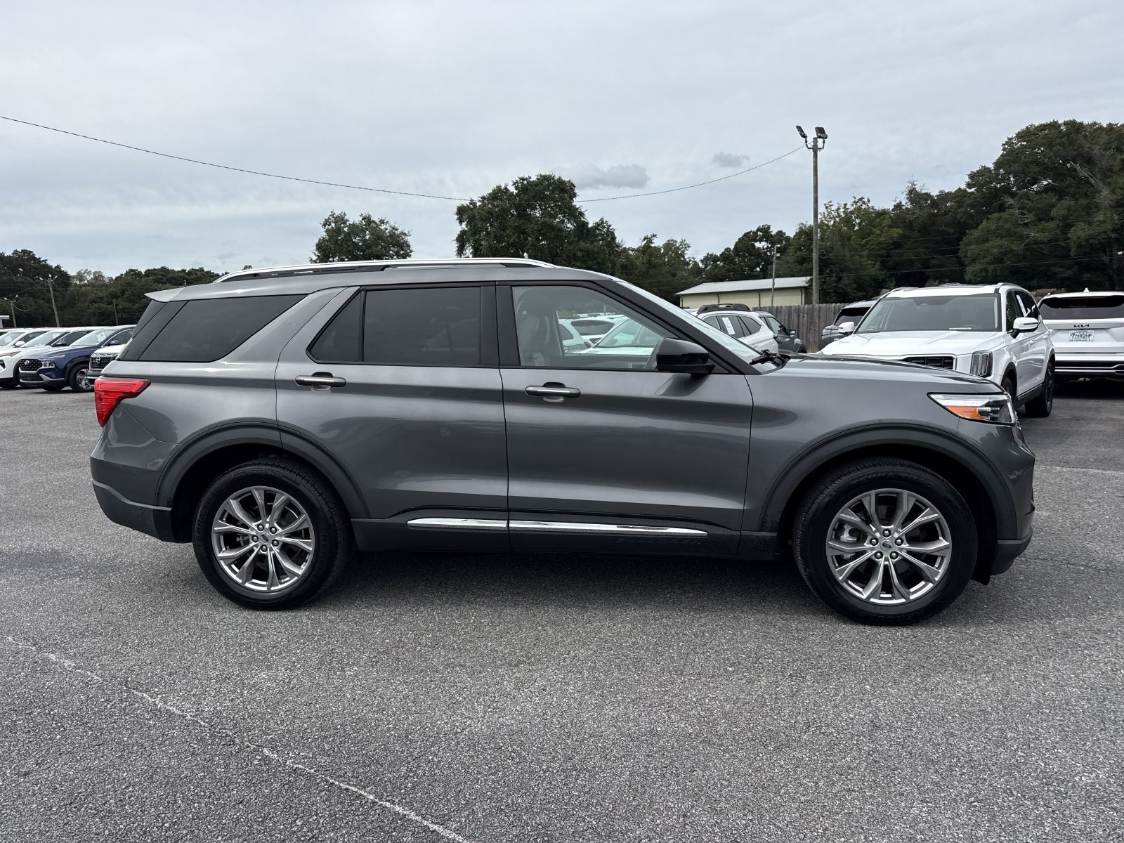 Used 2022 Ford Explorer Limited AWD/4WD image 6