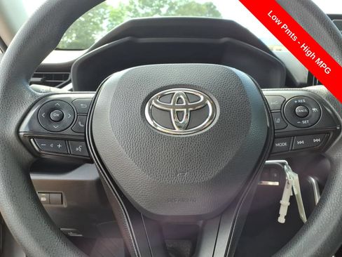 Used 2020 Toyota RAV4 LE FWD image 24