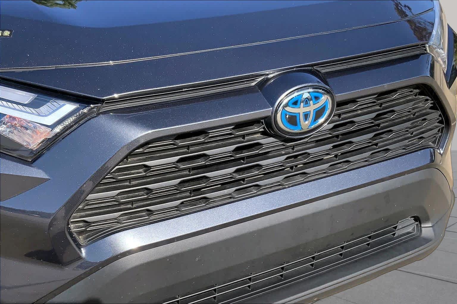Used 2024 Toyota RAV4 LE AWD/4WD image 31