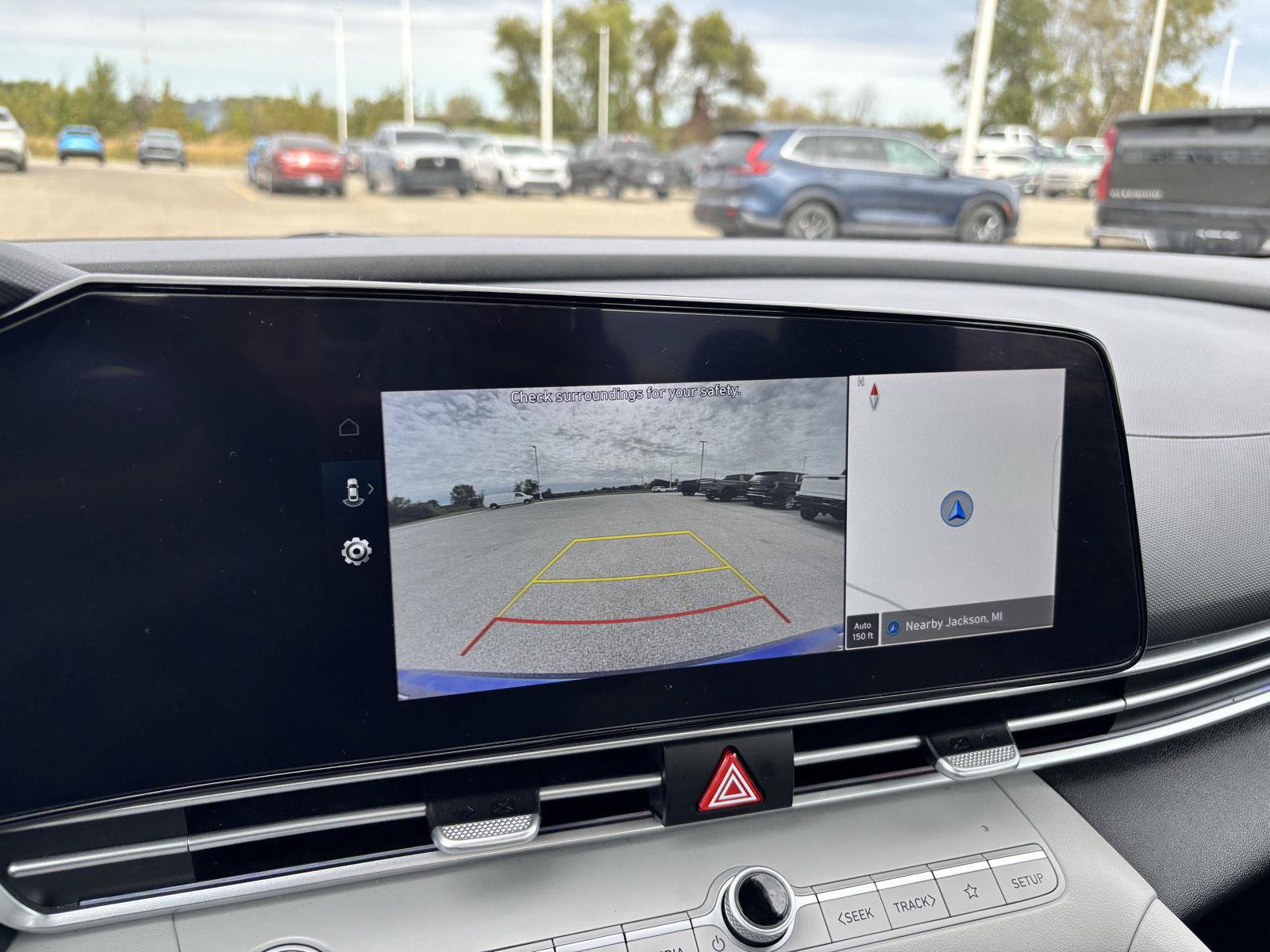Used 2025 Hyundai Elantra Limited FWD image 25