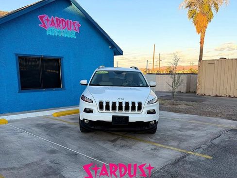 Used 2016 Jeep Cherokee Latitude w/ Cold Weather Group FWD image 2