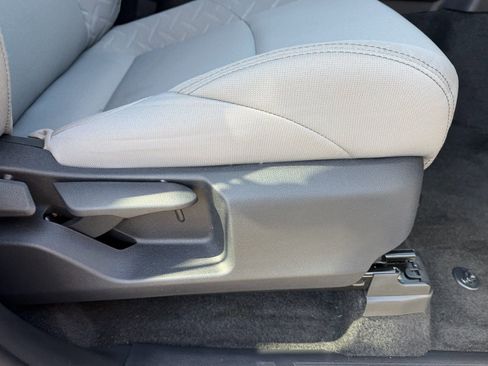 Used 2025 Toyota Tacoma SR5 AWD/4WD image 16