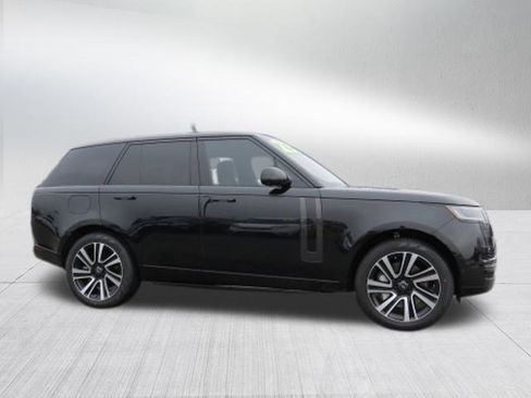 Used 2023 Land Rover Range Rover SE image 2