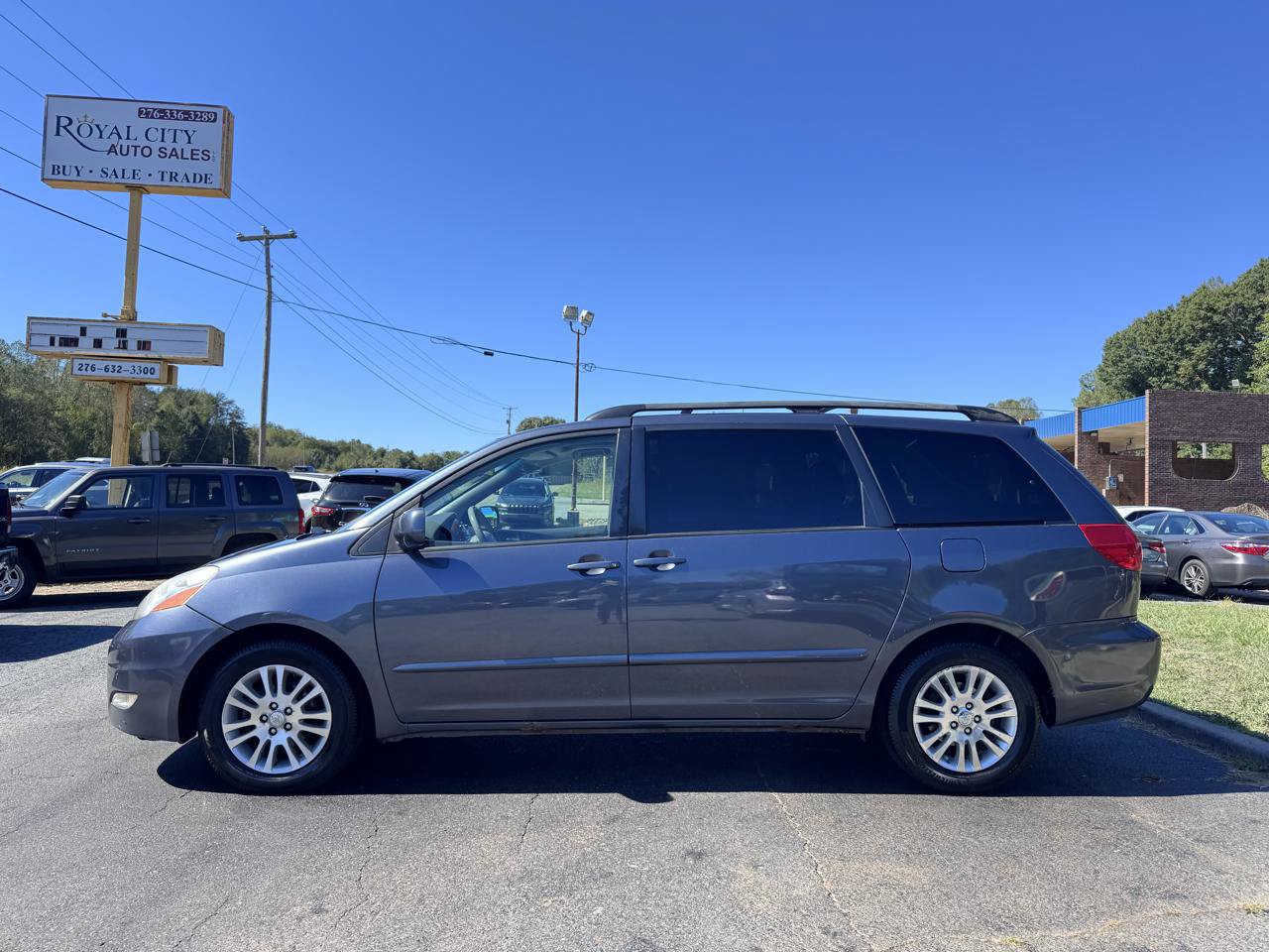 Used 2009 Toyota Sienna XLE Limited FWD image 8