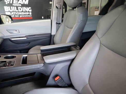 Used 2021 Toyota Sienna XLE AWD/4WD image 10
