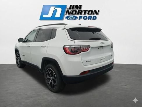 Used 2024 Jeep Compass Latitude AWD/4WD image 7