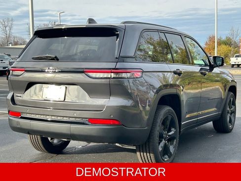 New 2025 Jeep Grand Cherokee Altitude image 7