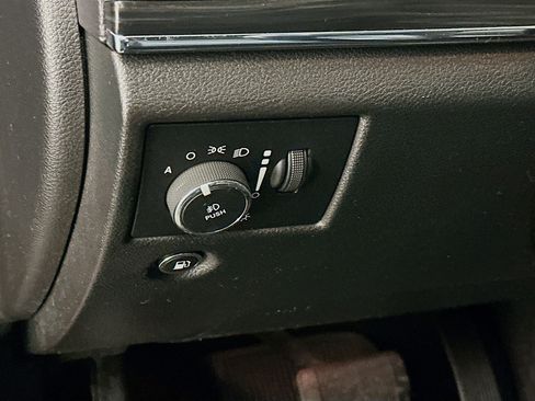 Used 2020 Jeep Grand Cherokee Limited image 17