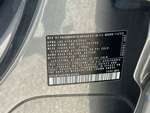 Used 2023 Volkswagen Tiguan SE image 32