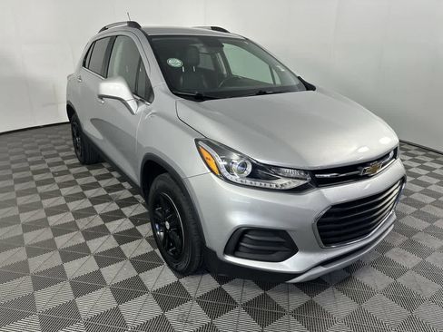 Used 2019 Chevrolet Trax LT w/ LT Convenience Package AWD/4WD image 12