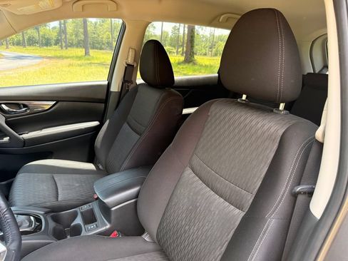 Used 2020 Nissan Rogue SV w/ Premium Package FWD image 12