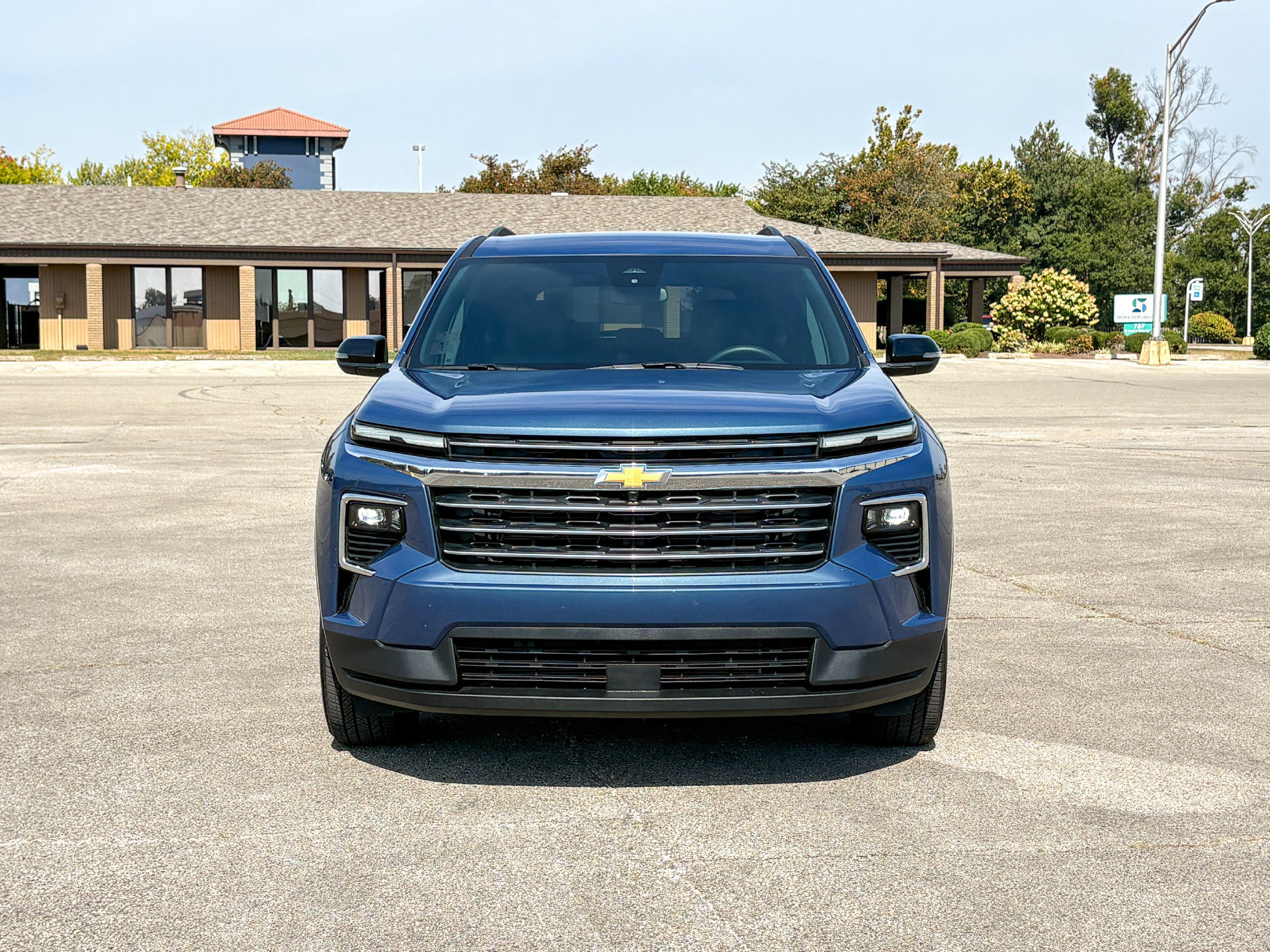 Used 2026 Chevrolet Traverse LT FWD image 3
