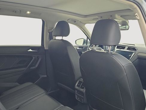Certified 2024 Volkswagen Tiguan SE w/ Panoramic Sunroof Package AWD/4WD image 18