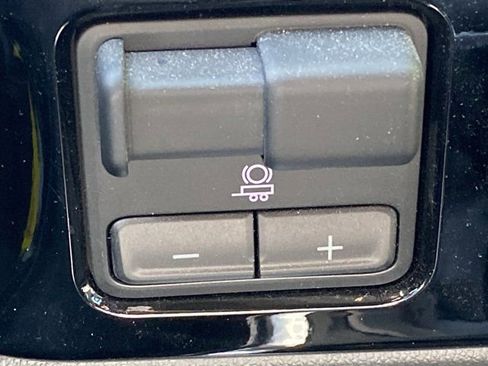 Used 2025 Chevrolet Silverado 1500 LT Trail Boss w/ LT Trail Boss Premium Package AWD/4WD image 26