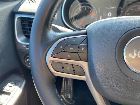 Used 2019 Jeep Cherokee Latitude Plus w/ Comfort/Convenience Group AWD/4WD image 39