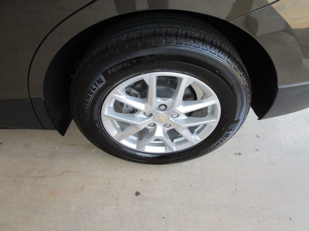 Used 2023 Chevrolet Equinox LT FWD image 12