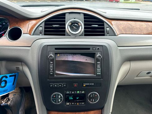 Used 2011 Buick Enclave CXL image 16