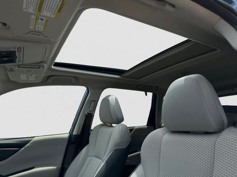 Used 2019 Subaru Forester Premium AWD/4WD image 17