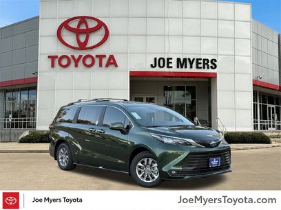 New 2025 Toyota Sienna XLE