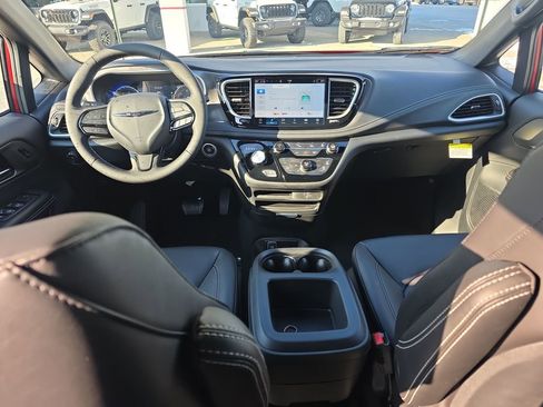 New 2026 Chrysler Pacifica Select image 7
