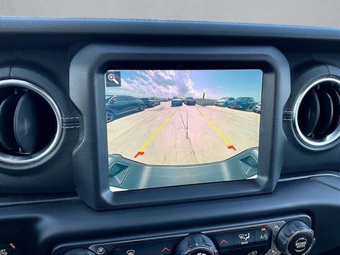 Used 2021 Jeep Gladiator Overland AWD/4WD image 23