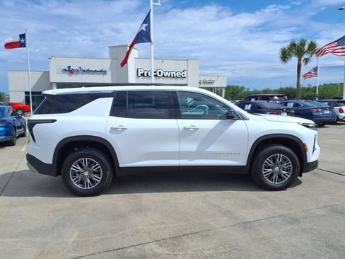 Used 2026 Chevrolet Traverse LT w/ Driver Confidence Package FWD image 4