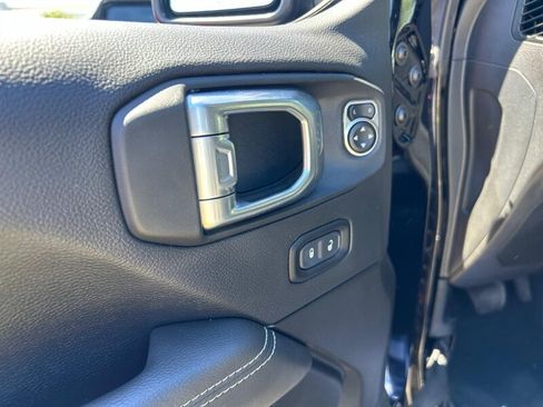 Used 2023 Jeep Wrangler Unlimited Sahara AWD/4WD image 31