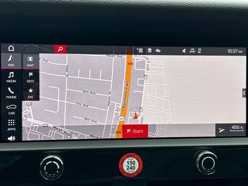 Certified 2025 Porsche Macan image 22