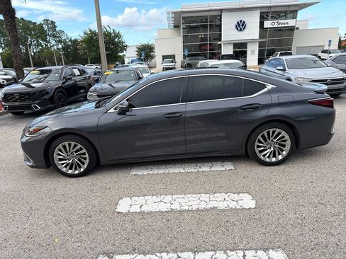 Used 2022 Lexus ES 350 Ultra Luxury w/ Accessory Package 2 FWD image 3
