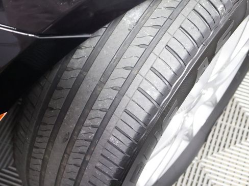 Used 2024 Chrysler Pacifica Touring-L FWD image 20