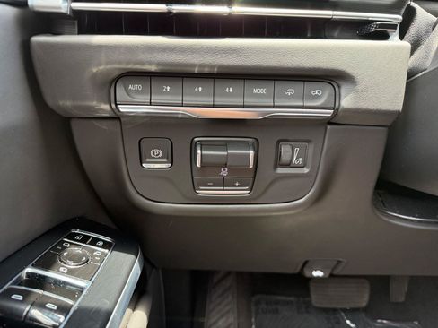 Used 2025 Cadillac Escalade Sport Platinum w/ LPO, Floor Liner Package AWD/4WD image 25