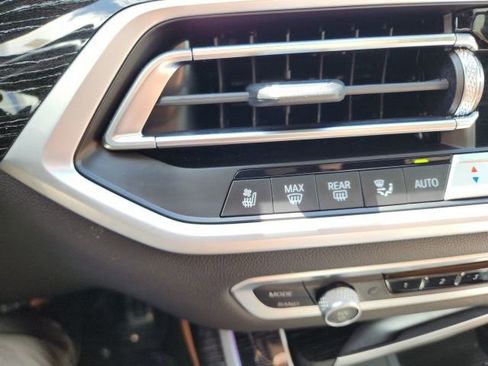 Used 2022 BMW X7 M50i w/ Luxury Seating Package image 34