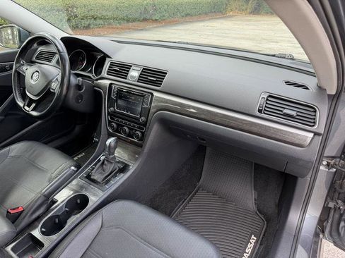 Used 2017 Volkswagen Passat 1.8T SE image 24
