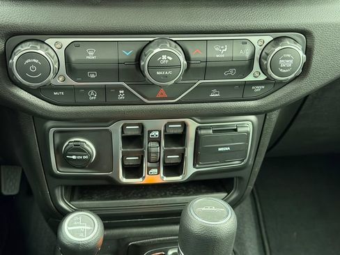 New 2026 Jeep Gladiator Sport AWD/4WD image 16